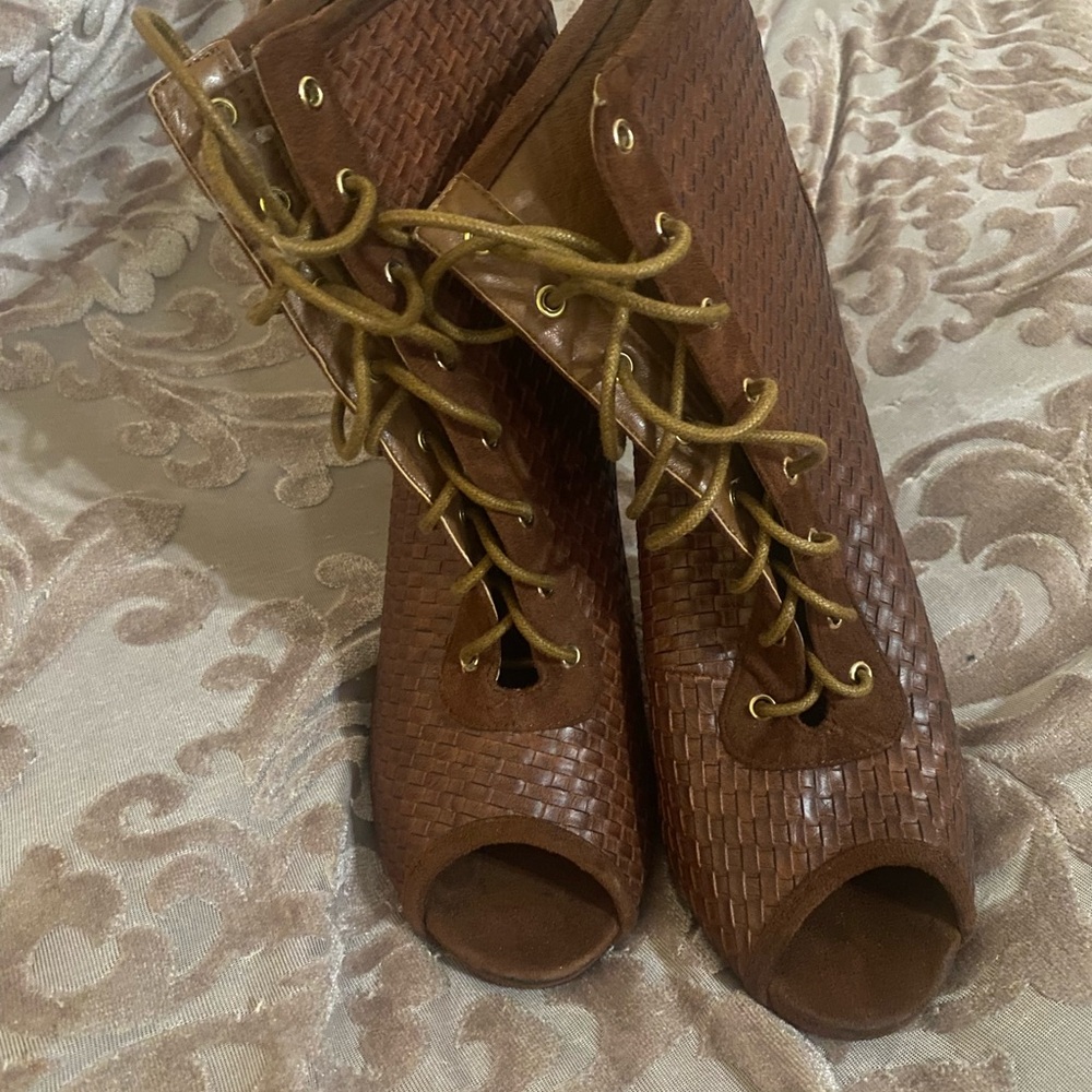 Edgy Sexy Open toe booties